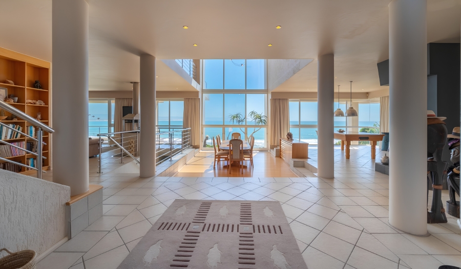7 Bedroom Property for Sale in Wavecrest Eastern Cape